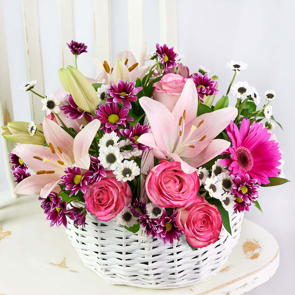 Deluxe Mother's Day Floral Basket with Roses and Daisies – how the gift is presented