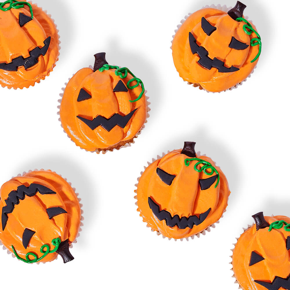 Six Pumpkin Spice Cupcakes with Jack-O-Lantern Design – how the gift is presented