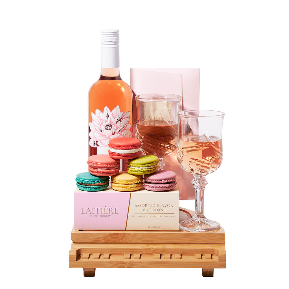 Mother's Day Wine and Gourmet Set – how the gift is presented