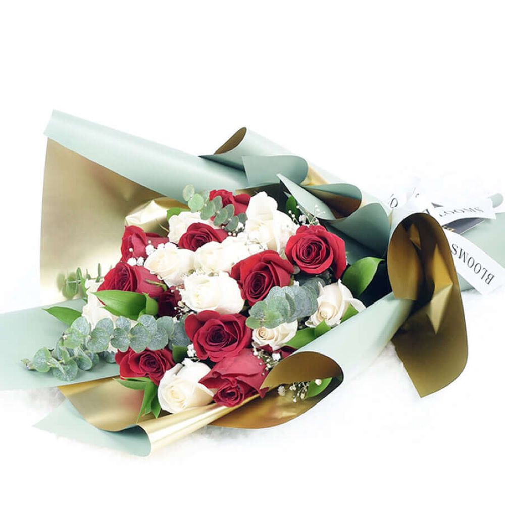 Timeless Red Rose Bouquet – how the gift is presented