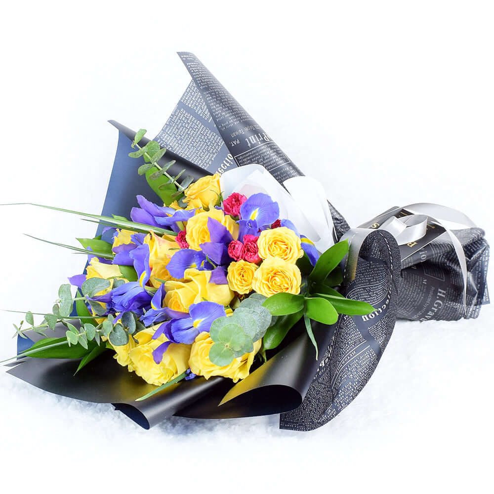 Mixed Floral Wrap Bouquet – how the gift is presented