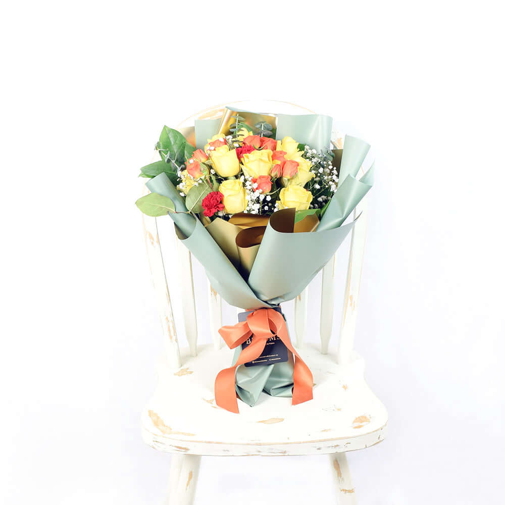 Mixed Rose Bouquet in Warm Hues – how the gift is presented