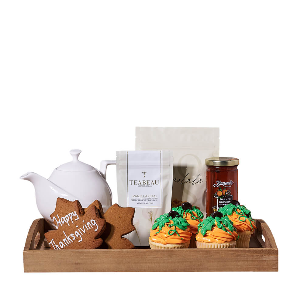 Festive Thanksgiving Gift Tray Featuring Pumpkin Spice Cupcakes and Tea – how the gift is presented
