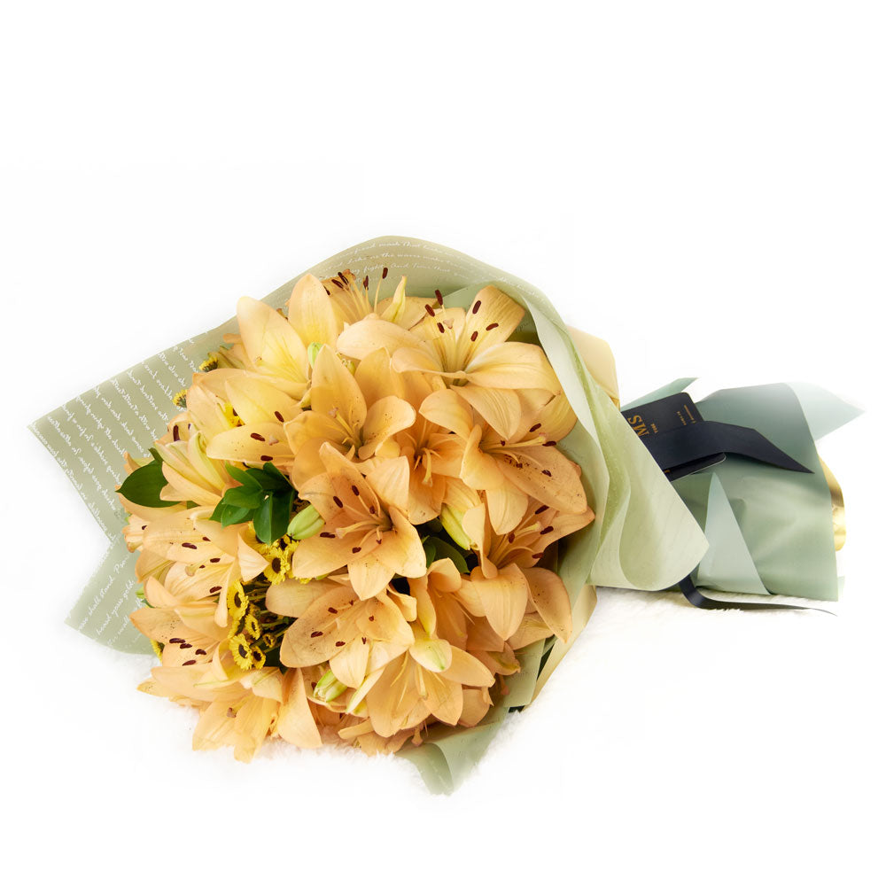 Lily and Daisy Floral Wrap – how the gift is presented