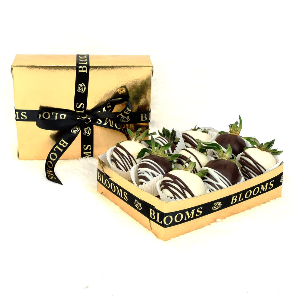 Dark and White Drizzle Strawberries – how the gift is presented