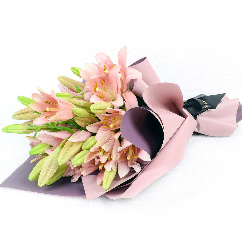 Pink Alstroemeria Floral Wrap – how the gift is presented