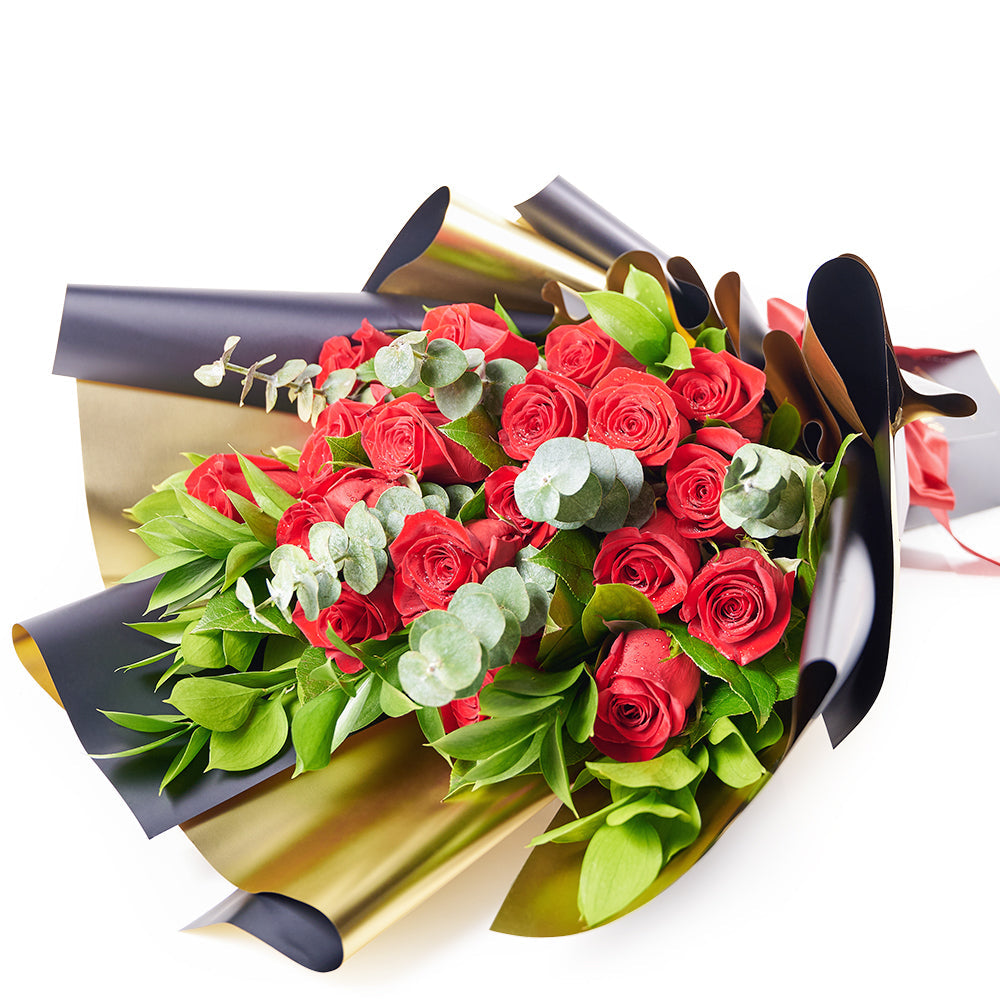 Red Rose Hand-Tied Bouquet – how the gift is presented