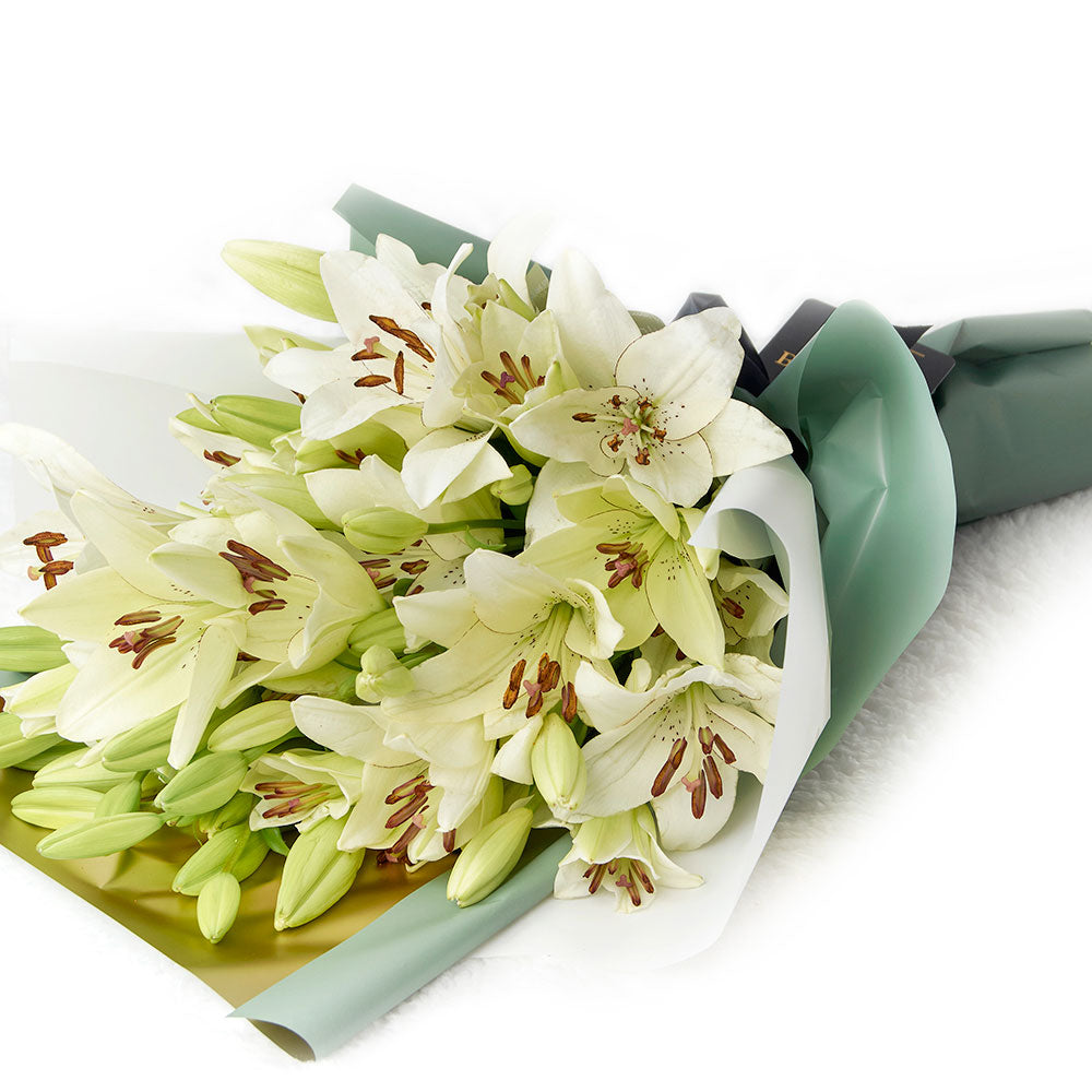 Elegant White Alstroemeria and Ruscus Bouquet – how the gift is presented
