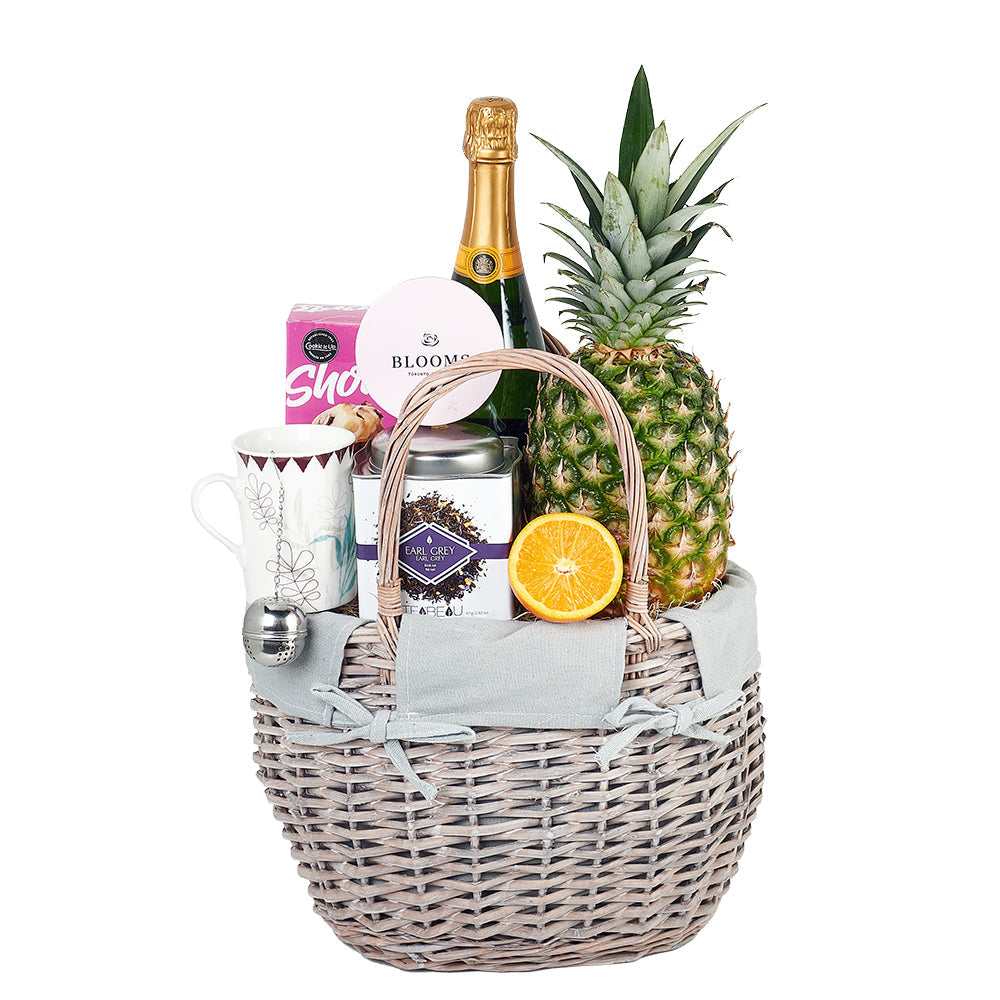 Sparkling Wine with Artisan Chocolates Basket – how the gift is presented