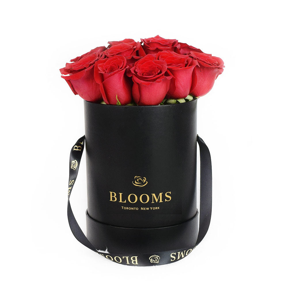 Classic Gourmet Red Rose Gift in Stylish Round Box – how the gift is presented