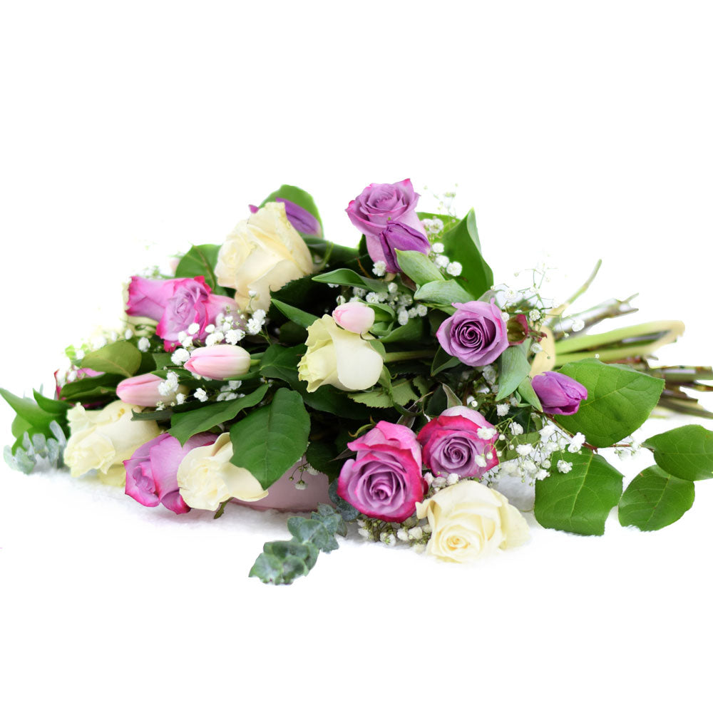 Pink and White Rose Bouquet – how the gift is presented