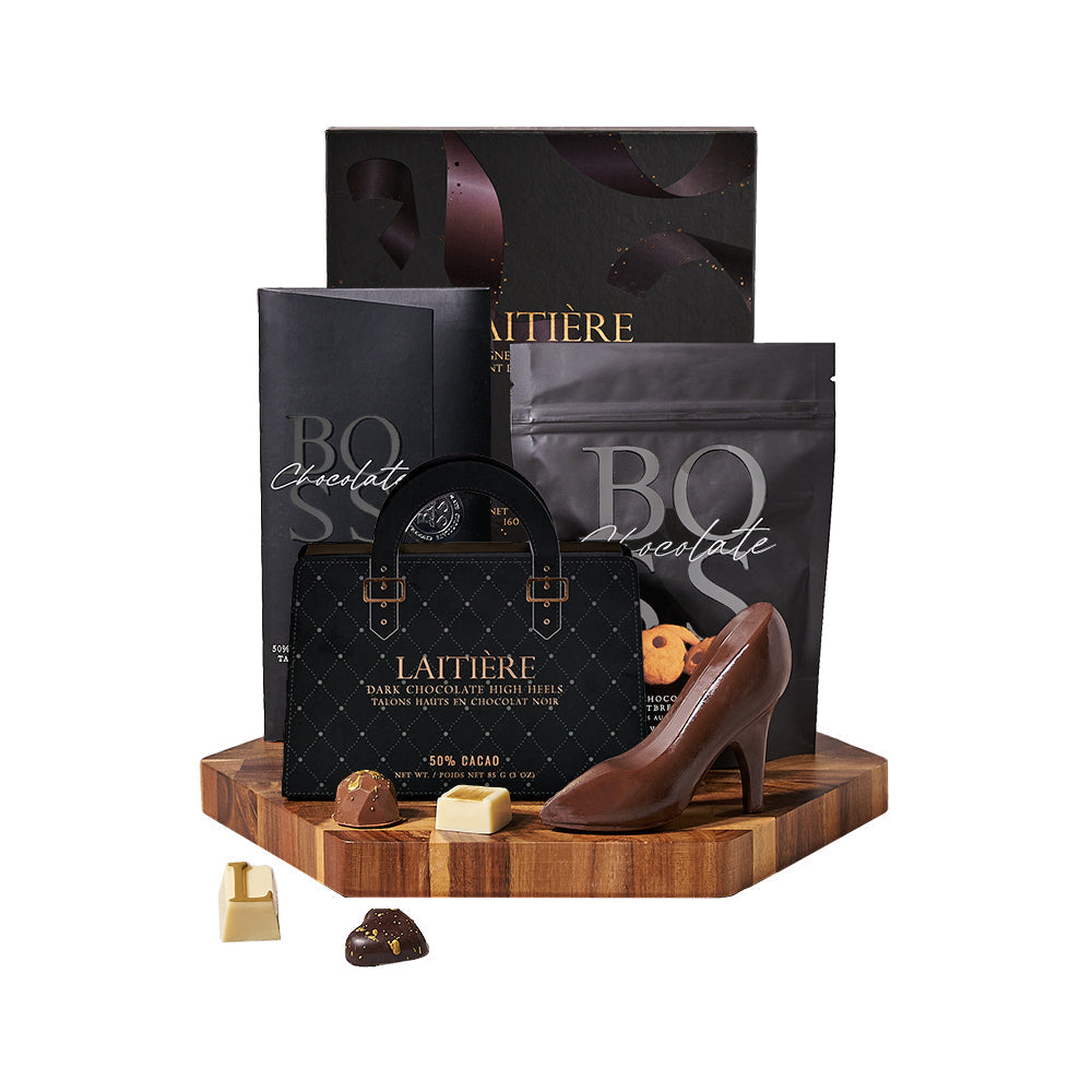 Hexagonal Cutting Board with Dark Chocolate – how the gift is presented