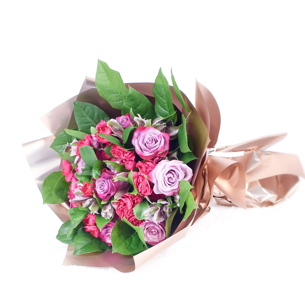 Pink Violet Rose Bouquet – how the gift is presented