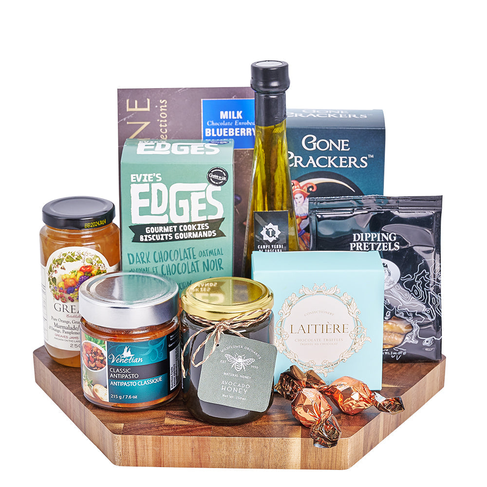 Deluxe Artisan Crackers and Chocolate Basket – how the gift is presented