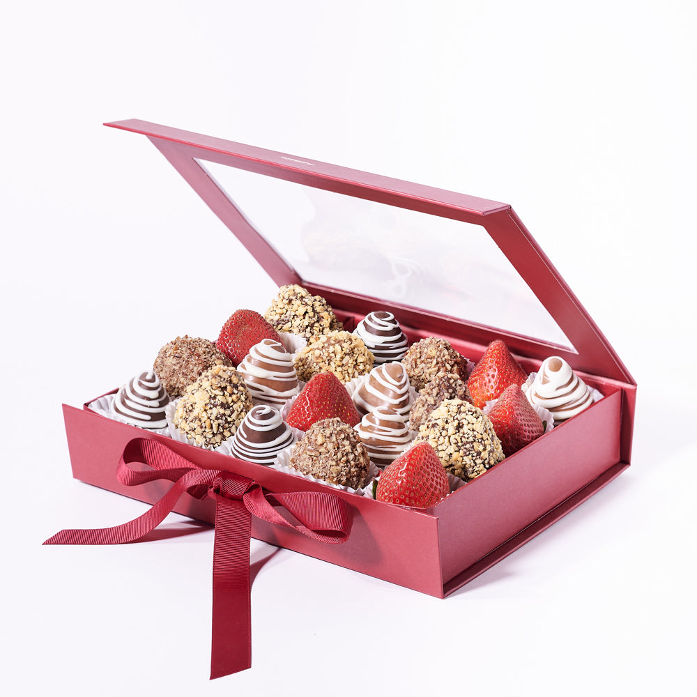 Assorted Chocolate Dipped Strawberry Gift Box – how the gift is presented