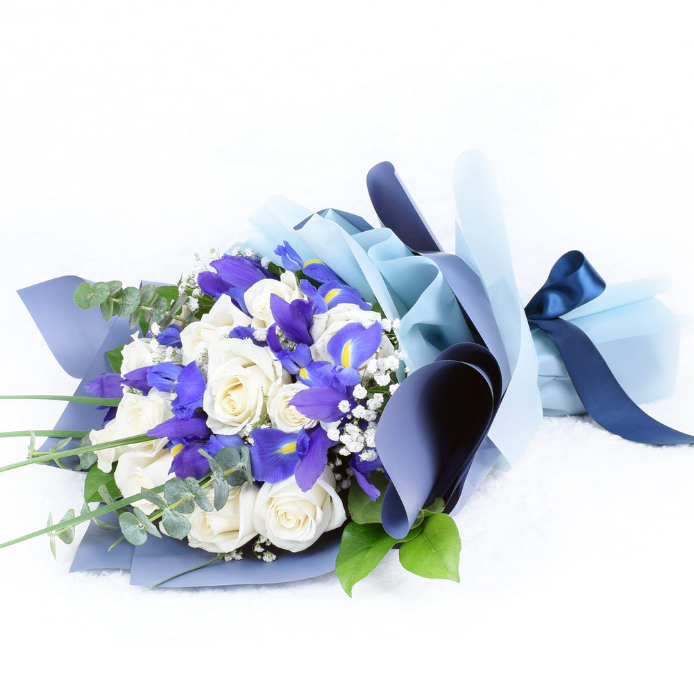 Blue and White Iris Rose Bouquet – how the gift is presented