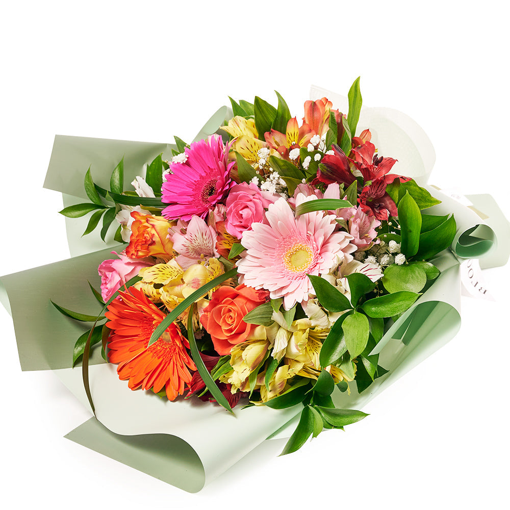 Rose and Alstroemeria Wrap Bouquet – how the gift is presented