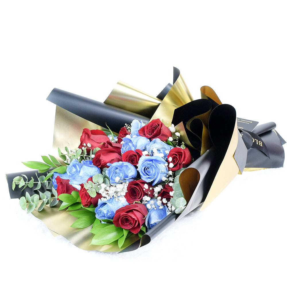 Blue and Red Rose Bouquet – how the gift is presented