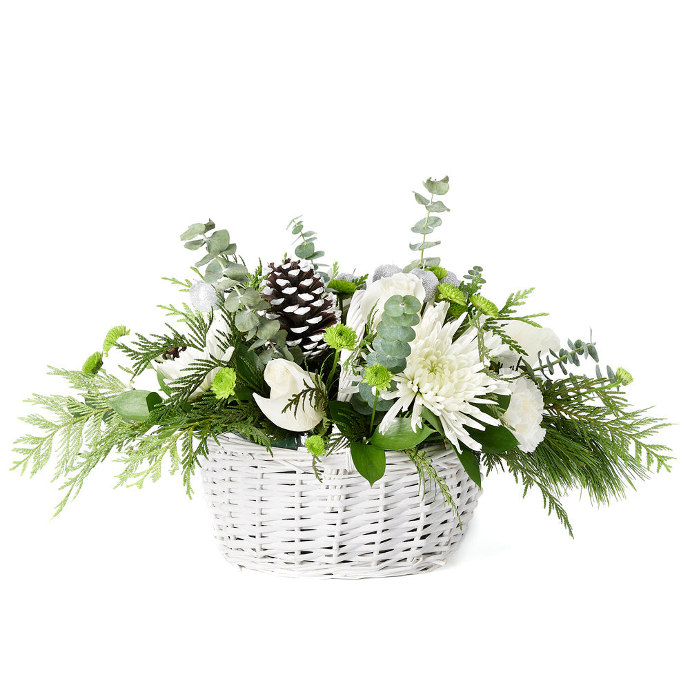 Holiday Floral Basket with White Roses – how the gift is presented