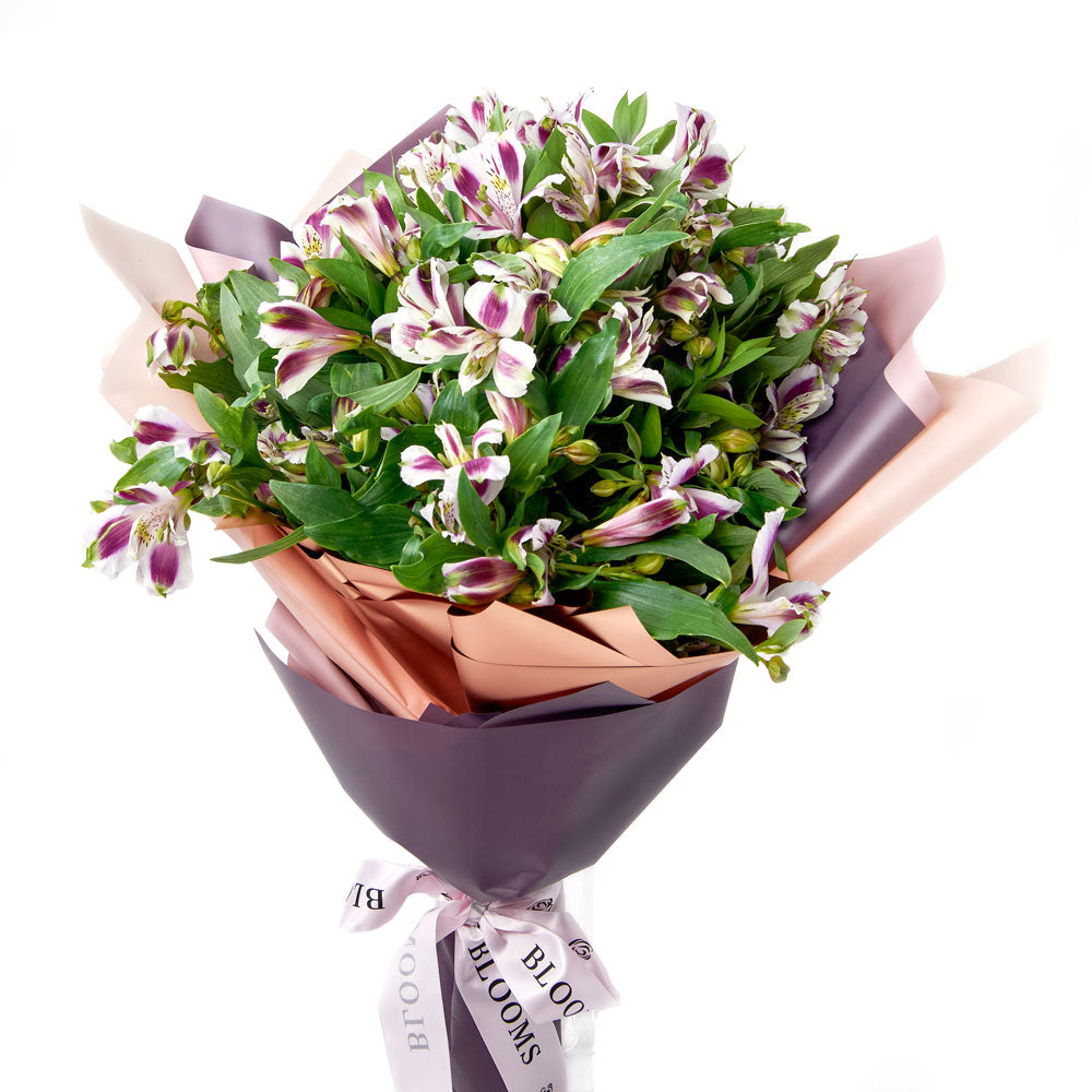 Ivory Dreams Lily Bouquet, White lavender lilies, Flower Gifts from Vancouver Blooms - Same Day Vancouver Delivery.